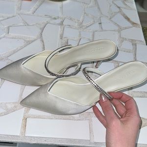 Oleg Cassini heels, like new condition